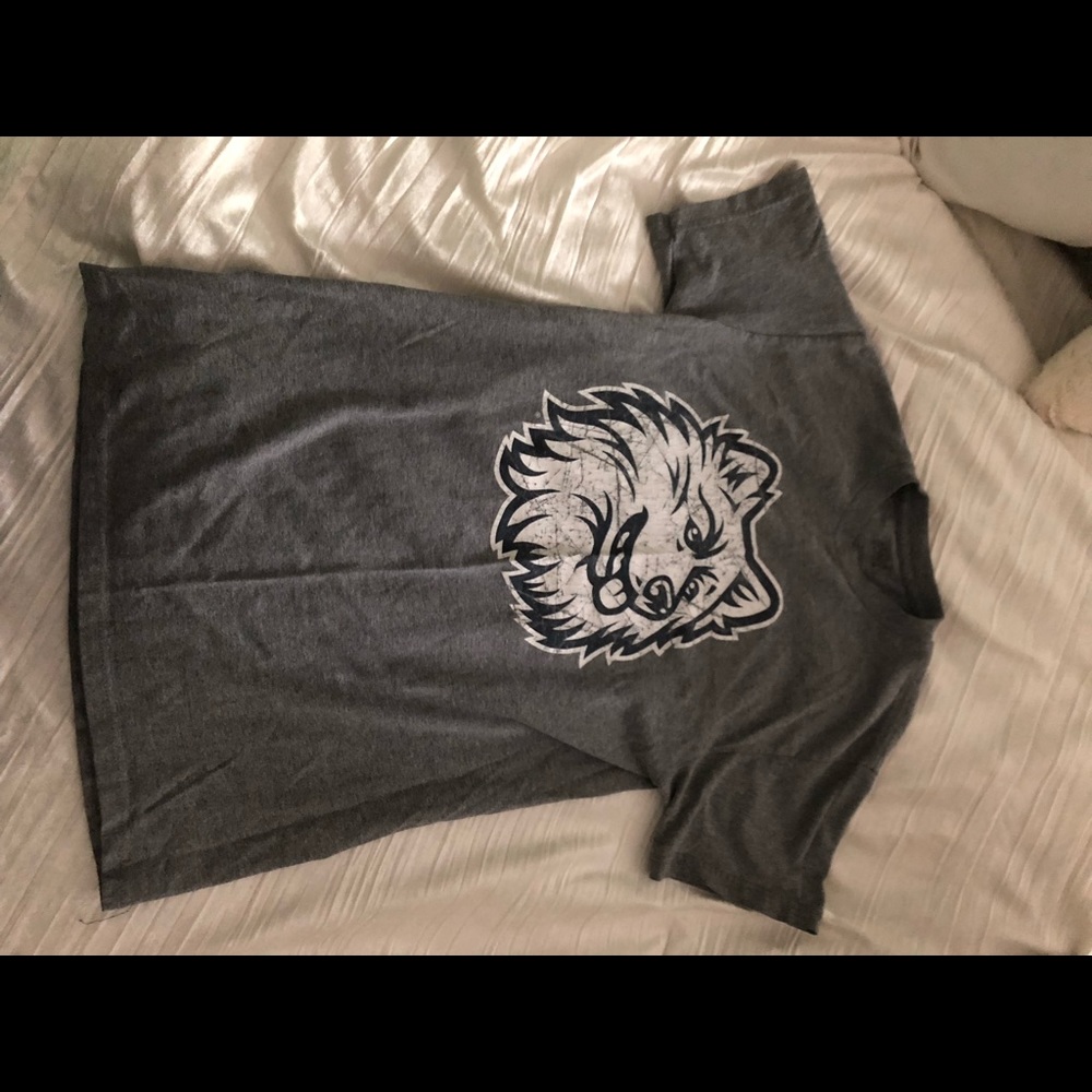 Vintage UConn Huskies TShirt